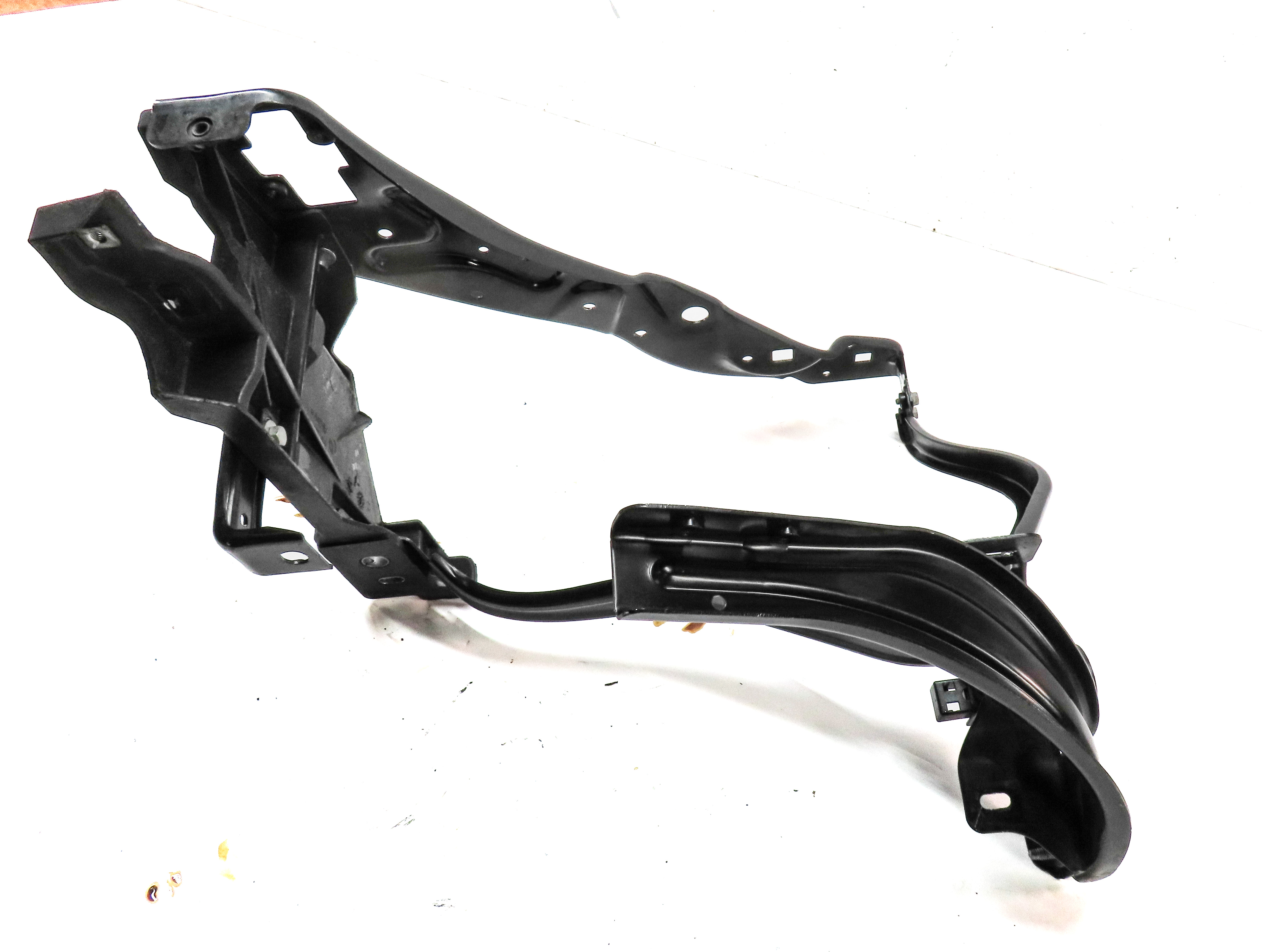 2012 MERCEDES E350 SEDAN (W212) FRONT LEFT DRIVER HEADLIGHT MOUNT BRACKET — exact item pictured